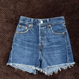 Levi’s Ribcage Shorts